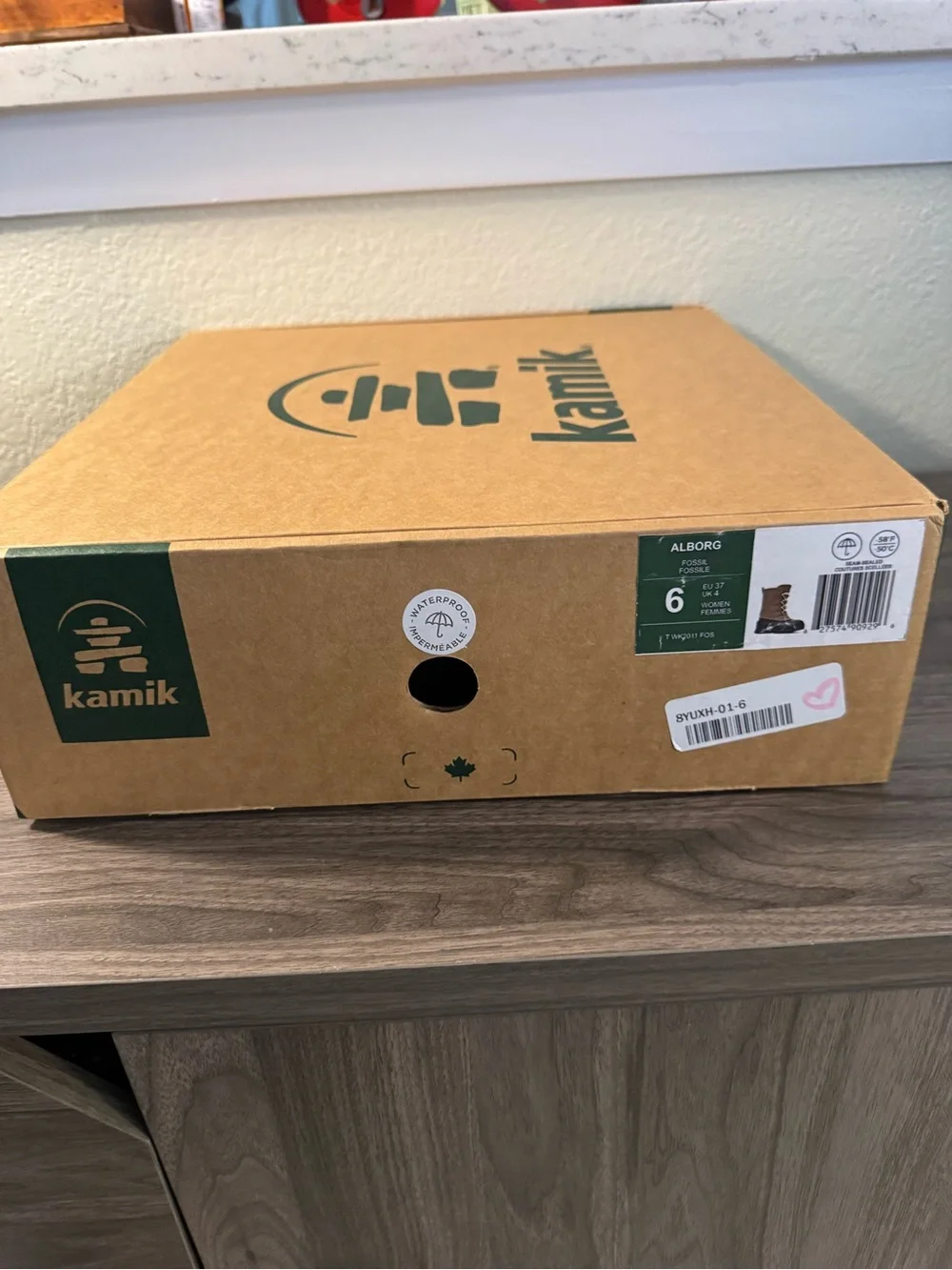 NIB Kamik (RET $89) Women's Alborg Pac Waterproof Insulated Nubuck Boots, size 6